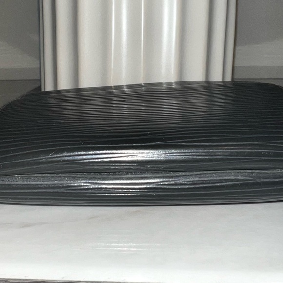 Louis Vuitton Epi Leather Trifold Wallet - Picture 4 of 11